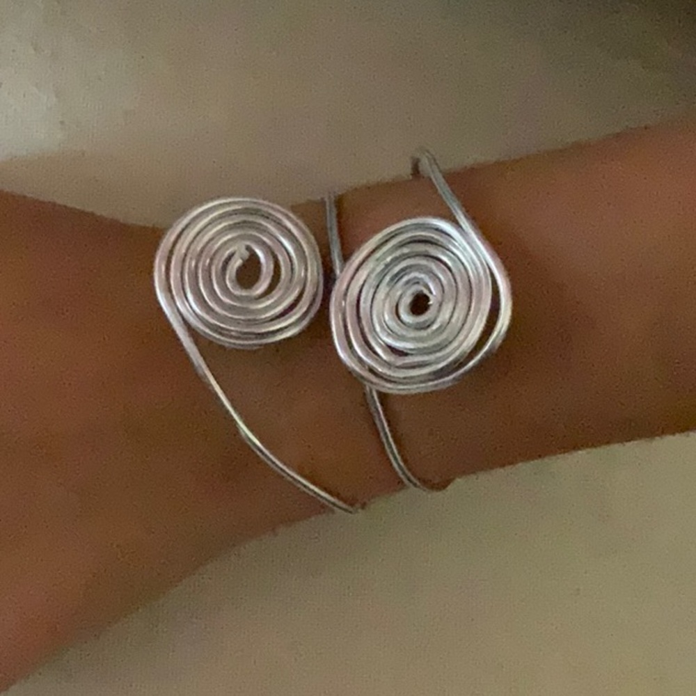 VLAS metallic swirly bracelet